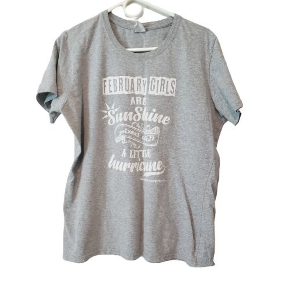 Women's Gray T-Shirt Size L "February Girls are Sunshine"